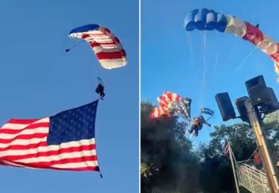 VIDEO: Accidentado aterrizaje de un paracaidista con una enorme bandera de EE.UU.