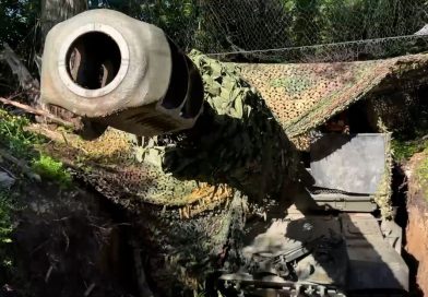 VIDEO: Artilleros rusos reducen a cenizas un puesto de control de drones enemigos