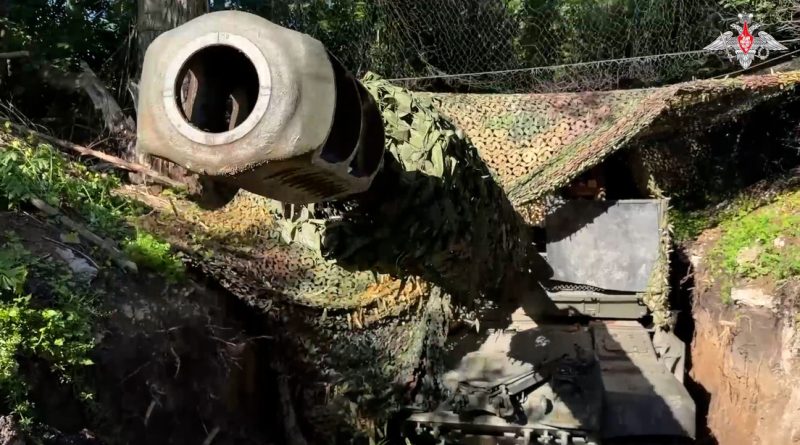 VIDEO: Artilleros rusos reducen a cenizas un puesto de control de drones enemigos