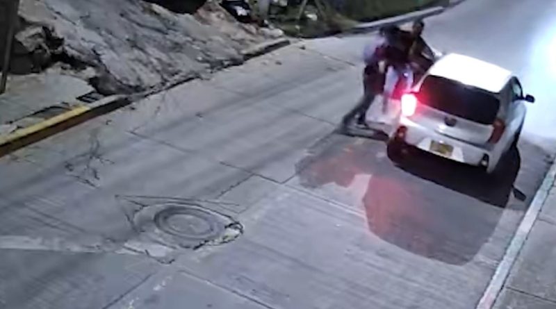 VIDEO IMPACTANTE: Falsos pasajeros atacan a tiros a un conductor de aplicación