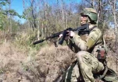 VIDEO: Militares rusos hacen llover proyectiles sobre minas enemigas y avanzan en el frente