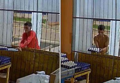 VIDEO: Un ladrón improvisa una maniobra con una escoba para llevarse una caja de huevos