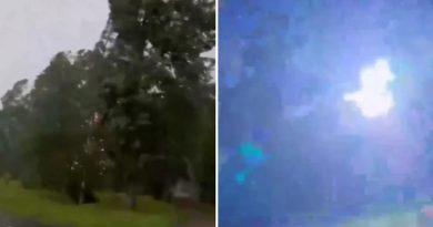 VIDEO: Un rayo cae a pocos metros de dos mujeres en San Petersburgo