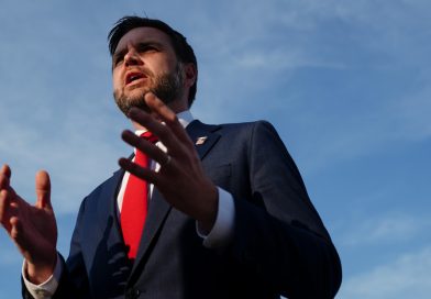 Vance califica de "preocupante" la postura del papa León XIV sobre la inmigración