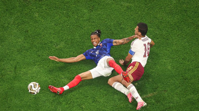 "¿Está este árbitro a la altura?": el técnico de Francia estalla tras caer ante España