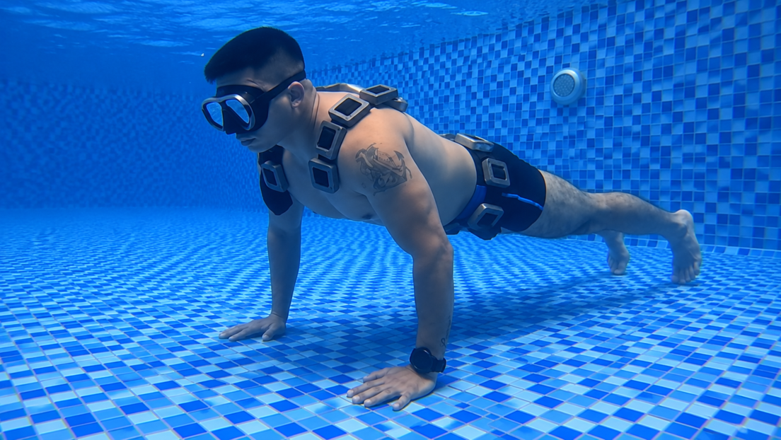 86 flexiones bajo el agua y sin respirar: el récord que desafía los límites del cuerpo (VIDEO)