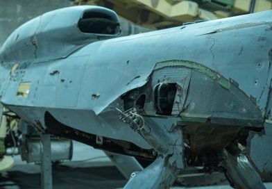 FOTOS: Irán muestra escombros de un F-15 de EE.UU. y otras aeronaves enemigas derribadas