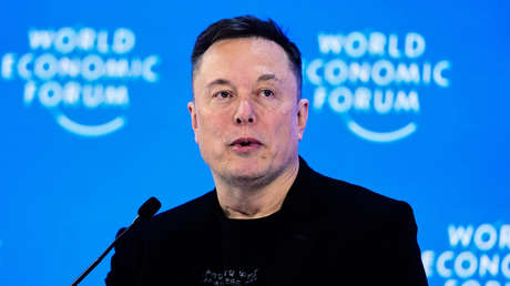 El "súper sci-fi" plan de Musk para construir fábricas en la Luna