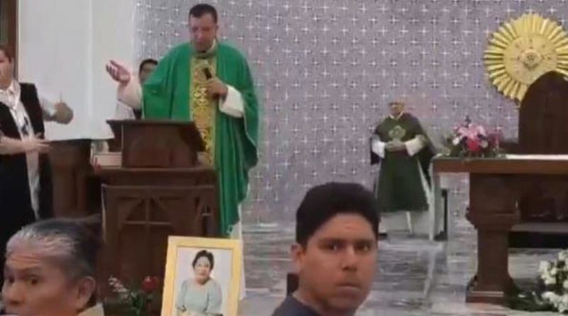 "Cierren la puerta": Balacera interrumpe una misa en México (VIDEO)