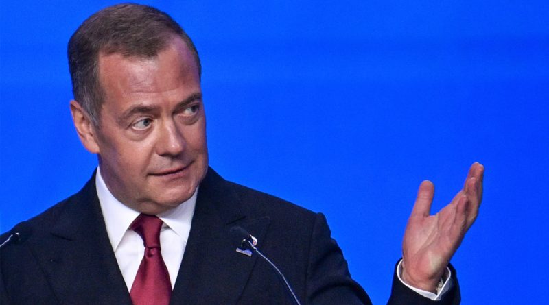 Medvédev: Rusia tiene derecho a atacar a los buques que transporten mercancías en interés de Kiev