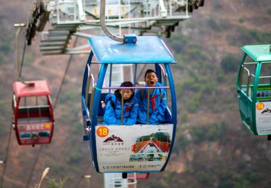 'Transbordador a las nubes': así reducen el tiempo de viaje a la escuela en China (VIDEO)