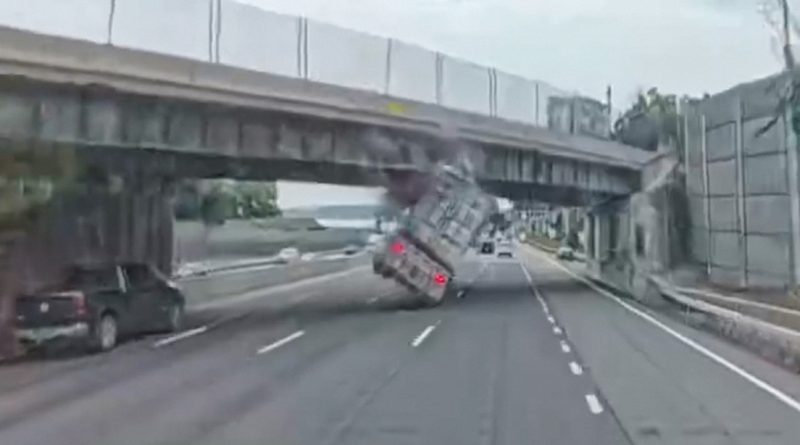 VIDEO: Este es el precio de ignorar los límites de altura en una autopista