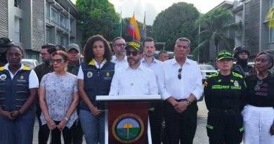 VIDEO: Un gesto desata el repudio contra De la Espriella luego del mortal terremoto en Colombia
