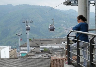 VIDEOS: El momento de terror que vivieron pasajeros de un cable aéreo en Colombia en el terremoto