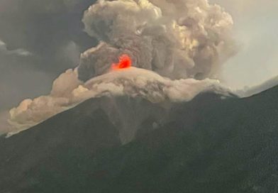 VIDEOS: El volcán más activo de Centroamérica entra en fase explosiva "crítica" y provoca masivas evacuaciones