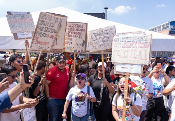VIDEOS: Protestas en varias ciudades de Colombia marcan la toma de posesión de Abelardo de la Espriella