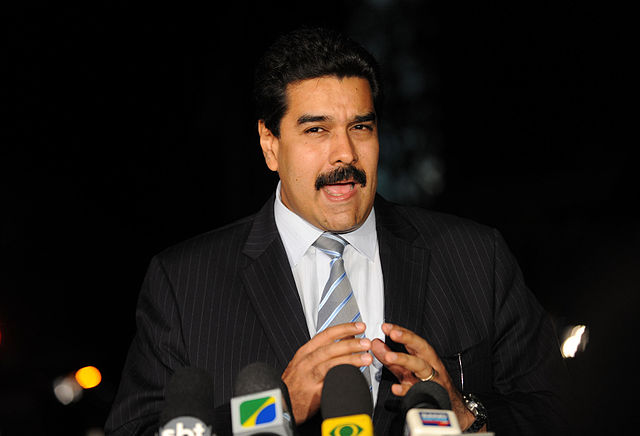 Maduro defendió al bolívar como única moneda nacional