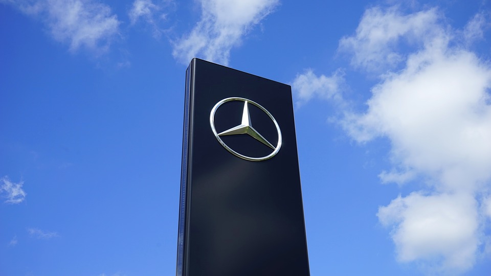Mercedes-Benz incluyó una variante deportiva AMG en su Clase S