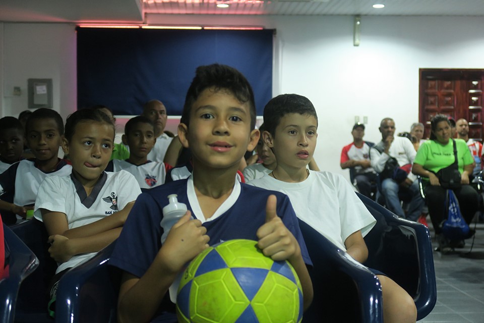 Yammine - Alianza con la escuela RR Sport Club de Futbol en Caricuao
