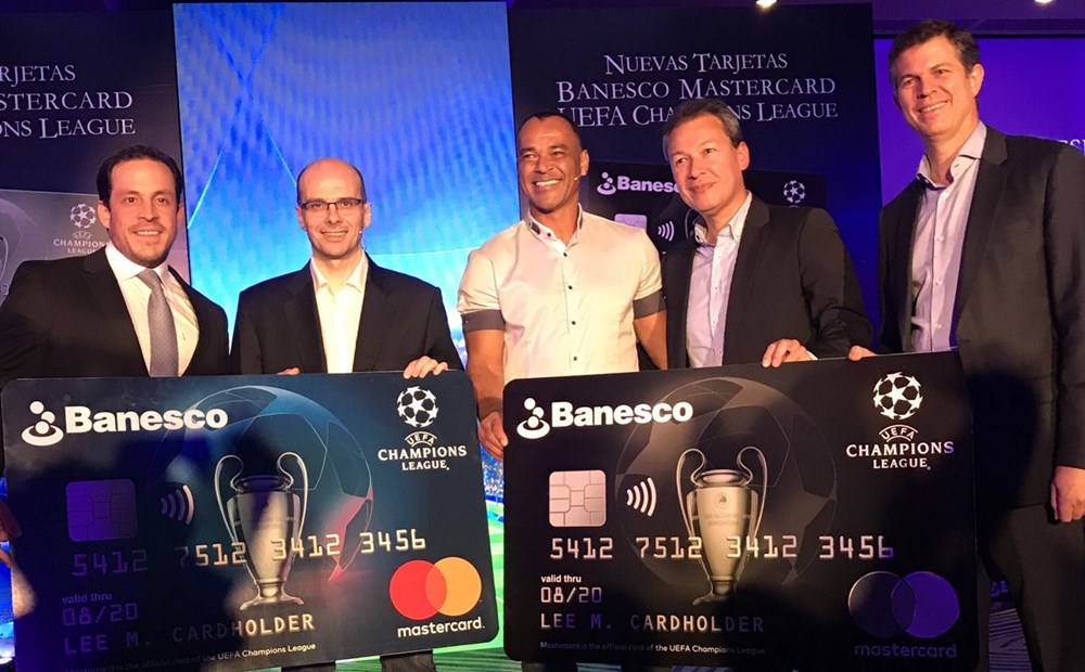 Miguel Angel Marcano Banesco Panama presento tarjetas de credito de la UEFA Champions League