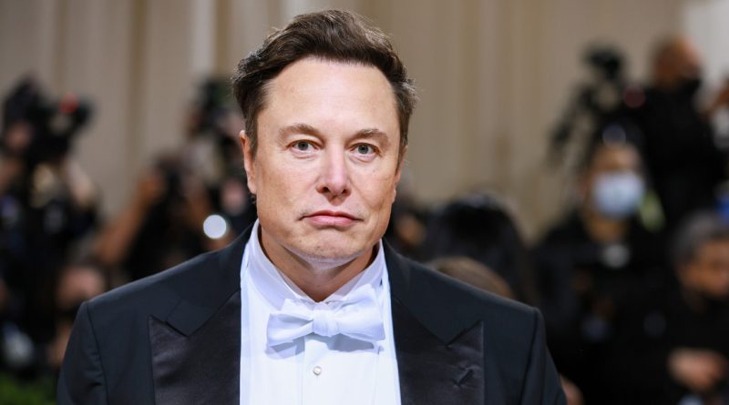 Musk cede el título de hombre más rico del mundo