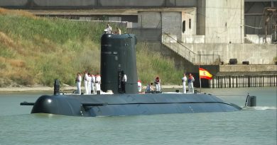 La Armada española subasta a precio de chatarra su histórico submarino Mistral