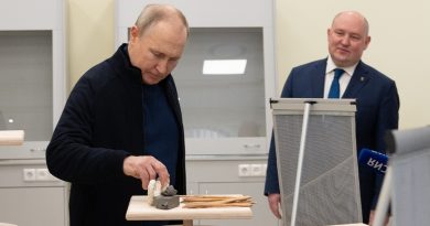 "No tiene análogos": Putin visita una escuela de arte en Crimea en el aniversario de su reunificación con Rusia (VIDEO)