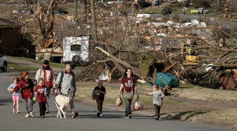 18 muertos y múltiples heridos: EE.UU. hace un balance tras una serie de devastadores tornados