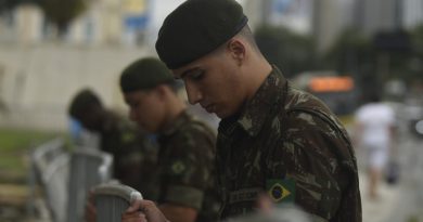 Las Fuerzas Armadas de Brasil aconsejan a sus miembros desvincularse de los partidos políticos