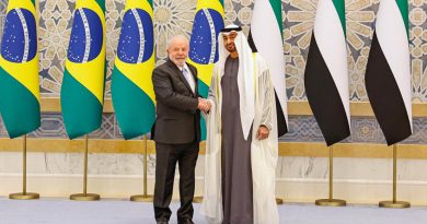 Lula llega a Emiratos Árabes Unidos (VIDEO)