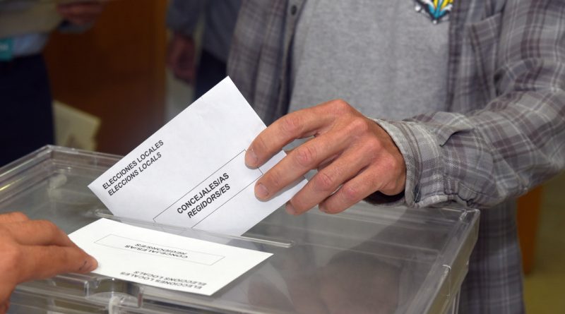 El derechista Partido Popular gana las elecciones municipales y regionales en España