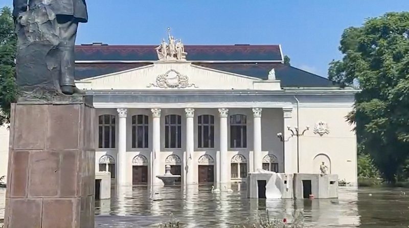 "La ciudad está inundada": Muestran las secuelas de la destrucción de la presa de Kajovka