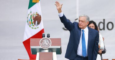 López Obrador celebra el 5.° aniversario de su victoria electoral en el Zócalo de la Ciudad de México