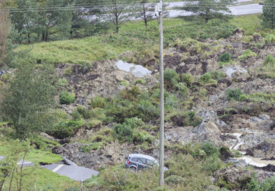Deslizamiento de tierra en Suecia deja un enorme socavón en una autopista