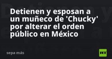 Detienen y esposan a un muñeco de 'Chucky' por alterar el orden público en México
