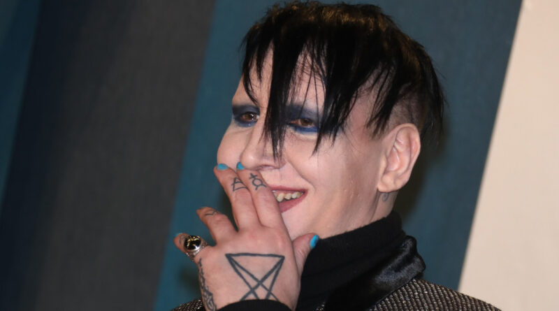 Marilyn Manson recibe una multa y trabajo comunitario por sonarse la nariz sobre una camarógrafa