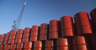 Precios mundiales del petróleo suben en medio de la fuerte escalada en Medio Oriente