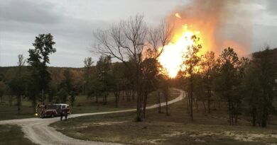 VIDEO: Fuerte explosión de una tubería de gas provoca un incendio en EE.UU.