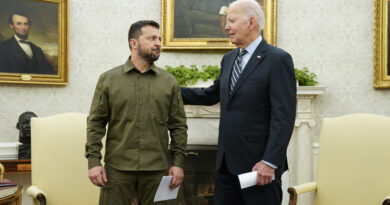 Biden invita a Zelenski a la Casa Blanca