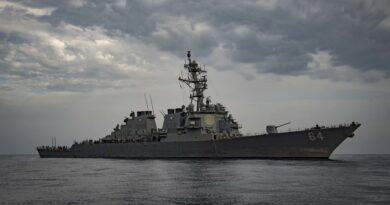 El Pentágono: Un buque de guerra de EE.UU. y varios barcos comerciales fueron atacados en el mar Rojo