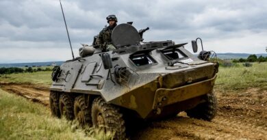 El presidente búlgaro veta la entrega gratuita de 100 blindados a Ucrania