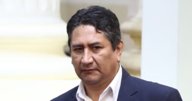 Líder del partido Perú Libre estaría buscando asilo político en Bolivia y Cuba