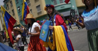 Maduro firma seis decretos como parte de la "defensa" del Esequibo