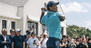 Tiger Woods regresa al golf tras casi un año ausente