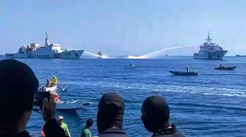VIDEOS: China dispara con cañones de agua a barcos filipinos en aguas en disputa