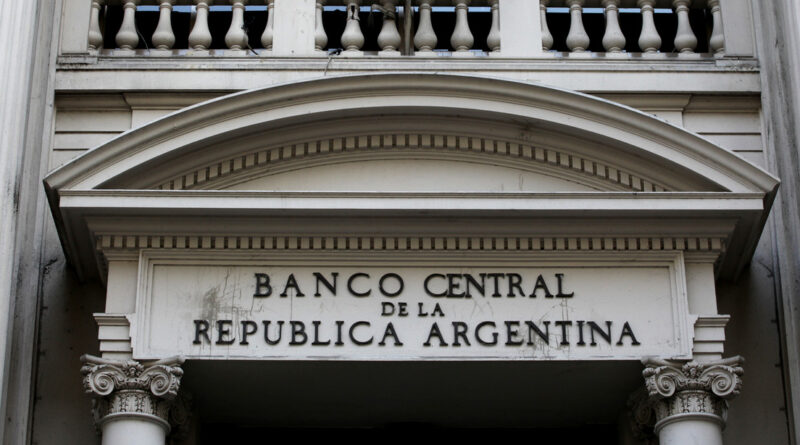 ¿Espiral inflacionaria? La baja de intereses a plazos fijos abre otra brecha de incertidumbre en Argentina