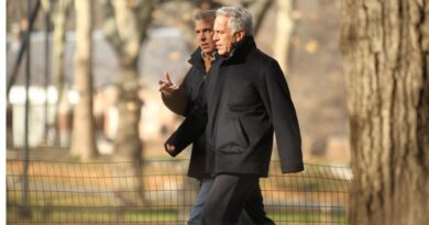 Casi 200 nombres vinculados al caso Epstein podrían ser revelados el martes por un tribunal de Nueva York
