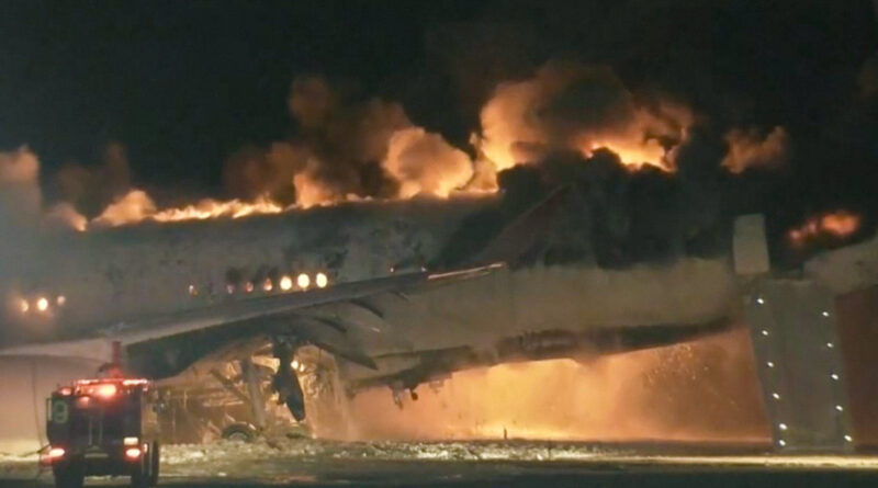 EN VIVO: Un avión de Japan Airlines se incendia en el aeropuerto de Tokio