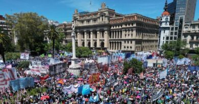 El Gobierno de Milei intima a gremios y agrupaciones políticas a pagar gastos por una protesta
