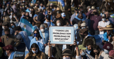 Gremios docentes argentinos convocan a nuevo paro para el próximo lunes